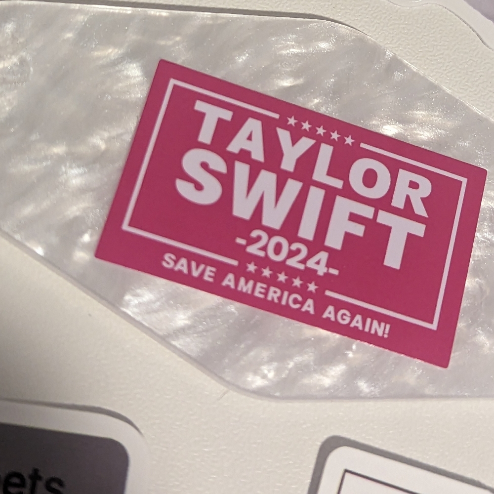 Taylor Swift Keychains Set New! - Picture 3 of 5
